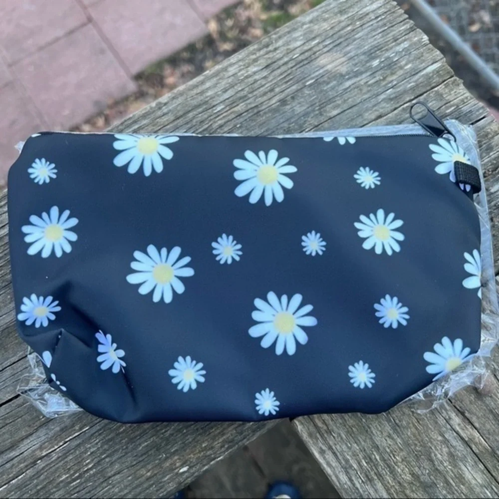 Daisy print makeup bag zip top lined